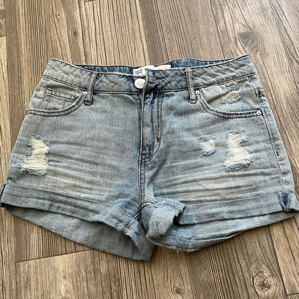 Light wash jean shorts✨